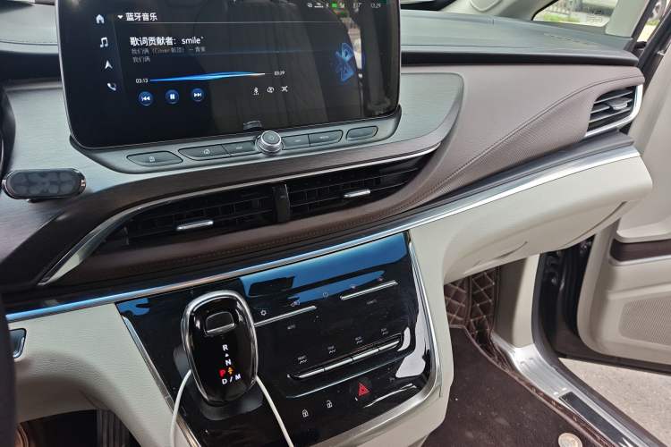 Used Buick GL8 2022 Land Business Class 652T Luxury Model Audio And AC Panel