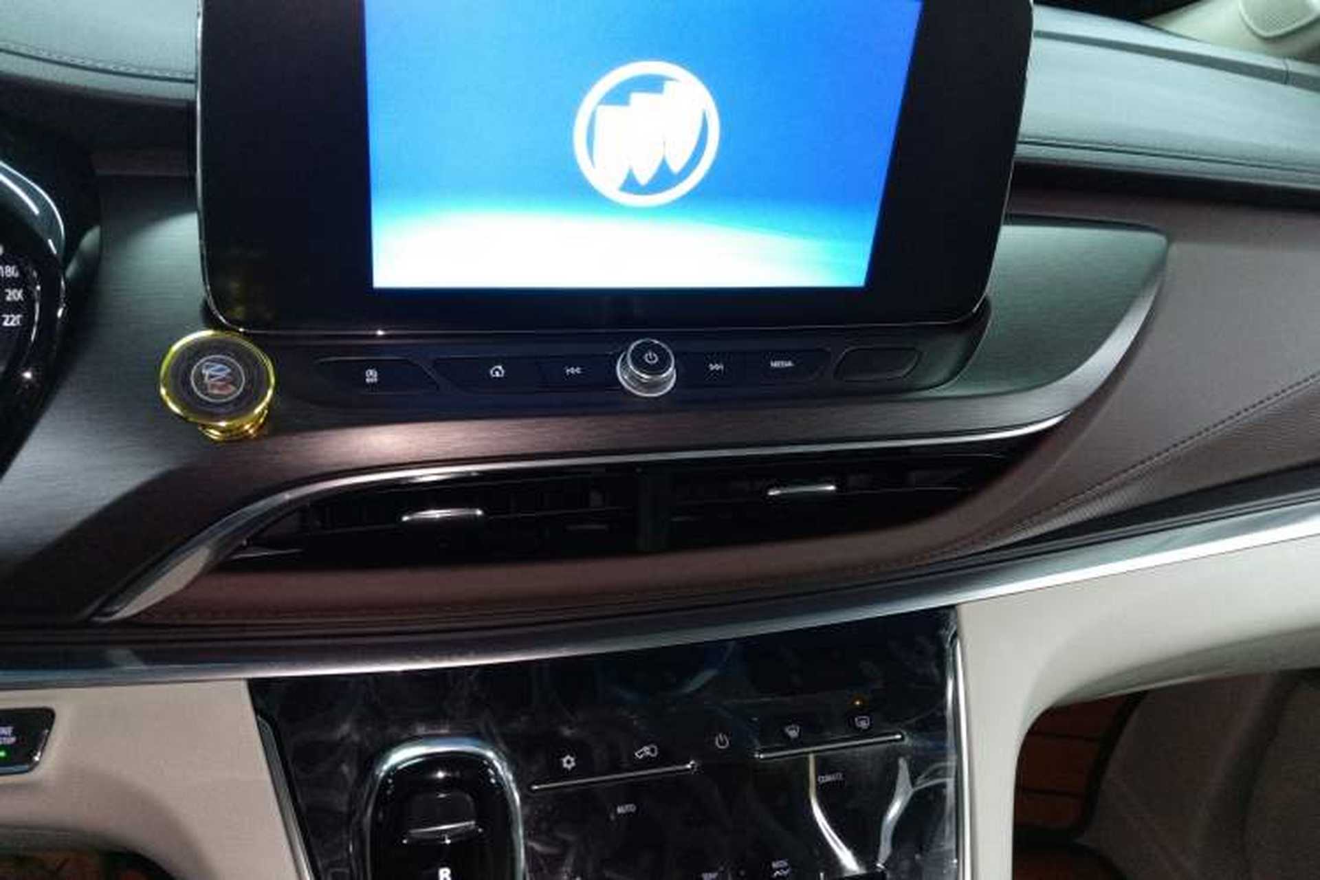 Used Buick GL8 2022 Land Cruiser Executive Class 652T Comfort Model Audio And AC Panel