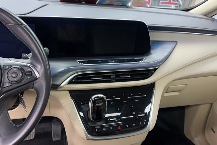Used Buick GL8 2022 ES Landtrek 653T Flagship Model Audio And AC Panel