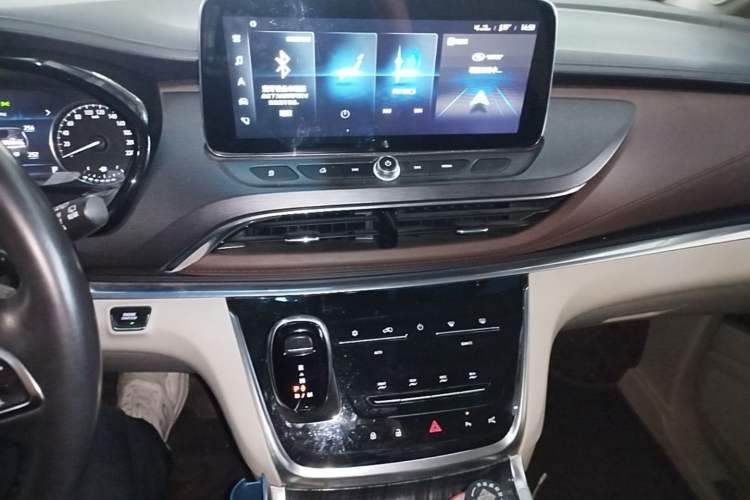 Used Buick GL8 2022 Land Executive Class 652T Prestige Model Audio And AC Panel