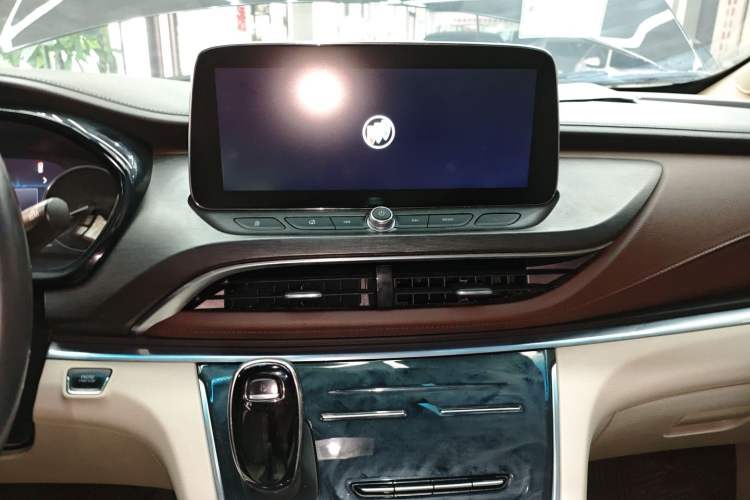Used Buick GL8 2022 Land Business Class 652T Luxury Model Audio And AC Panel
