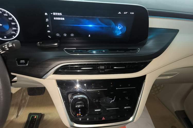 Used Buick GL8 2022 ES Landtrek 653T Comfort Edition Audio And AC Panel