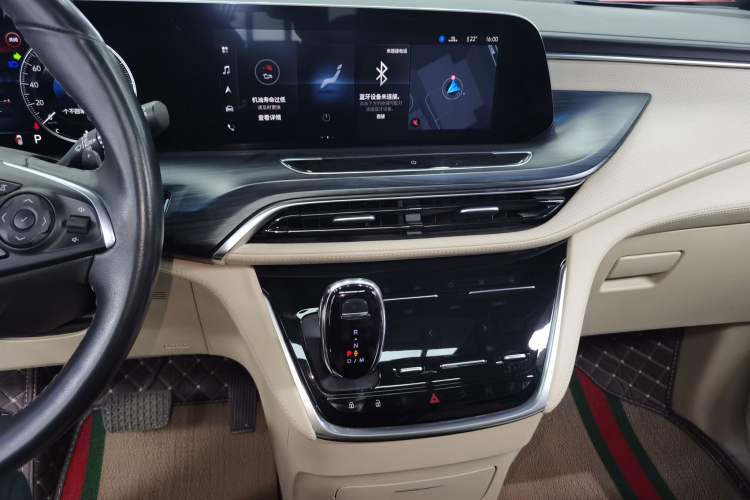 Used Buick GL8 2022 ES Landtrek 653T Flagship Model Audio And AC Panel