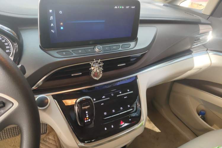 Used Buick GL8 2022 Land Cruiser Executive Class 652T Comfort Model Audio And AC Panel