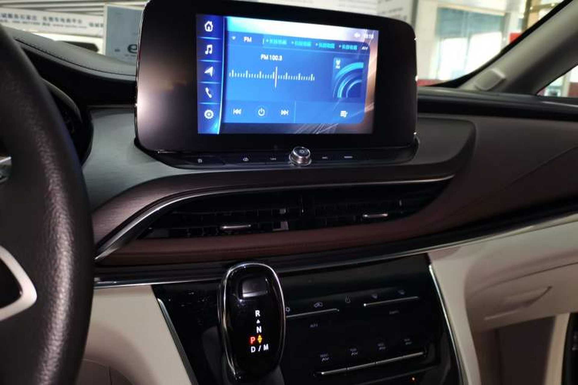 Used Buick GL8 2022 Land Cruiser Executive Class 652T Comfort Model Audio And AC Panel