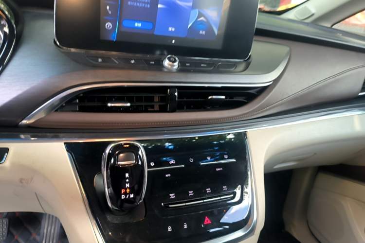 Used Buick GL8 2022 Land Cruiser Executive Class 652T Comfort Model Audio And AC Panel