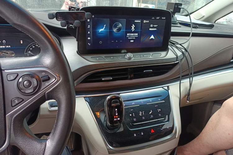 Used Buick GL8 2022 Land Cruiser Executive Class 652T Smart Luxury Model Audio And AC Panel
