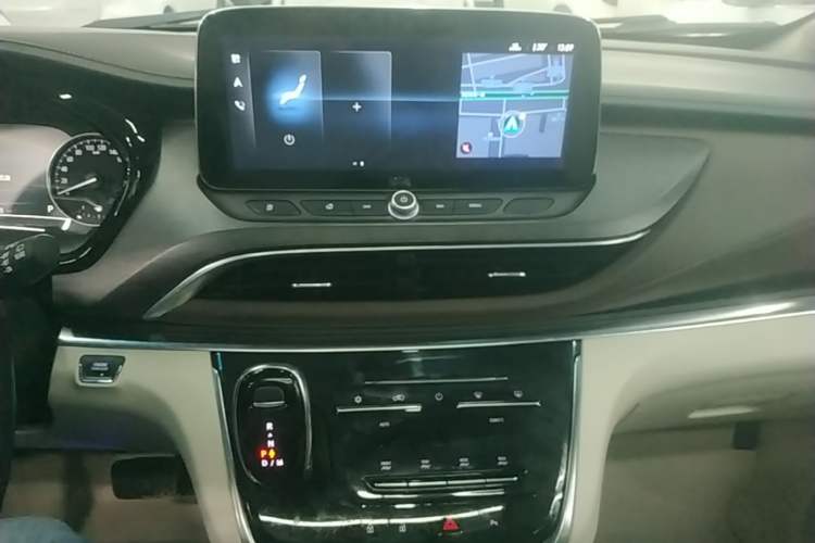Used Buick GL8 2022 Land Business Class 652T Luxury Model Audio And AC Panel