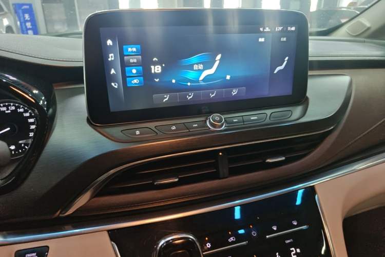 Used Buick GL8 2022 Land Business Class 652T Luxury Model Audio And AC Panel
