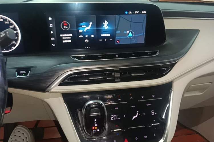 Used Buick GL8 2022 ES Landtrek 653T Comfort Edition Audio And AC Panel