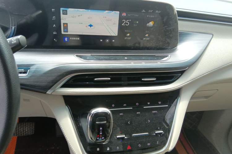 Used Buick GL8 2022 ES Landtrek 653T Comfort Edition Audio And AC Panel