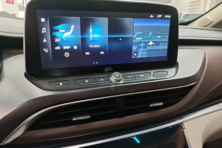 Used Buick GL8 2022 Land Business Class 652T Luxury Model Audio And AC Panel
