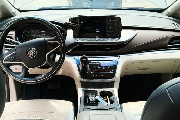 Used Buick GL8 2022 Land Business Class 652T Luxury Model Center Console