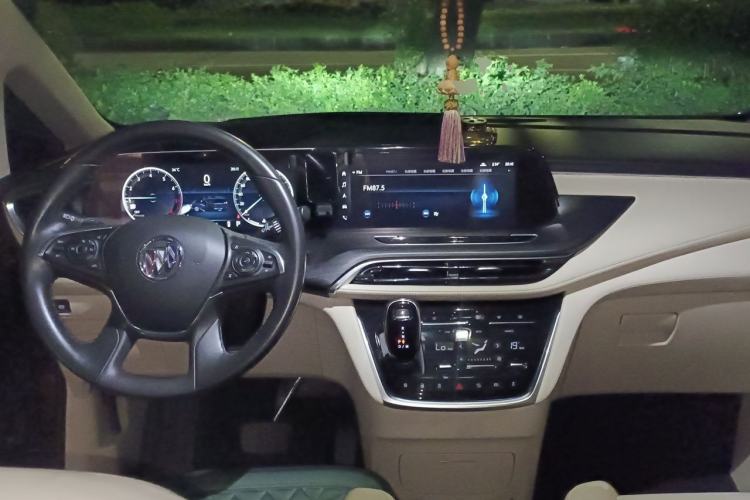 Used Buick GL8 2022 ES Land Cruiser 653T Luxury Model Center Console