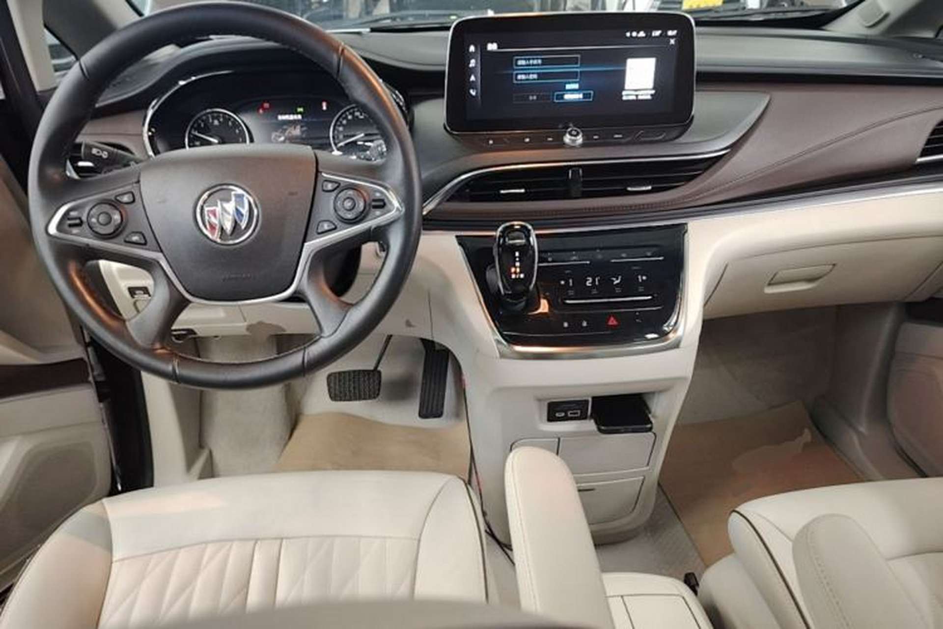 Used Buick GL8 2022 Land Business Class 652T Luxury Model Center Console
