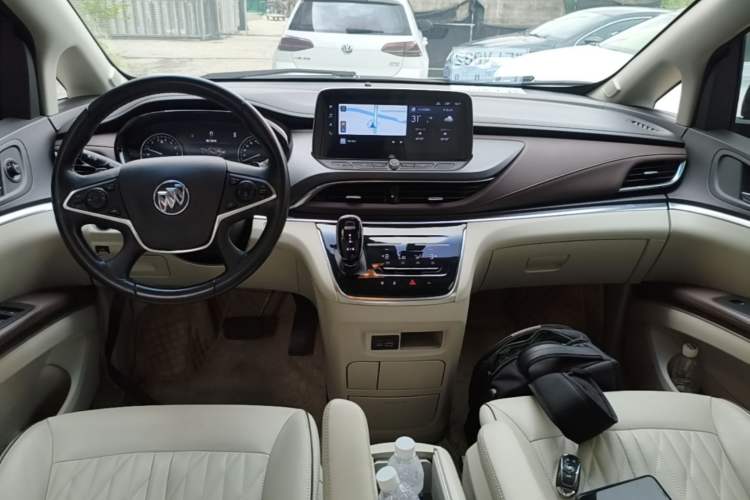 Used Buick GL8 2022 Land Business Class 652T Luxury Model Center Console
