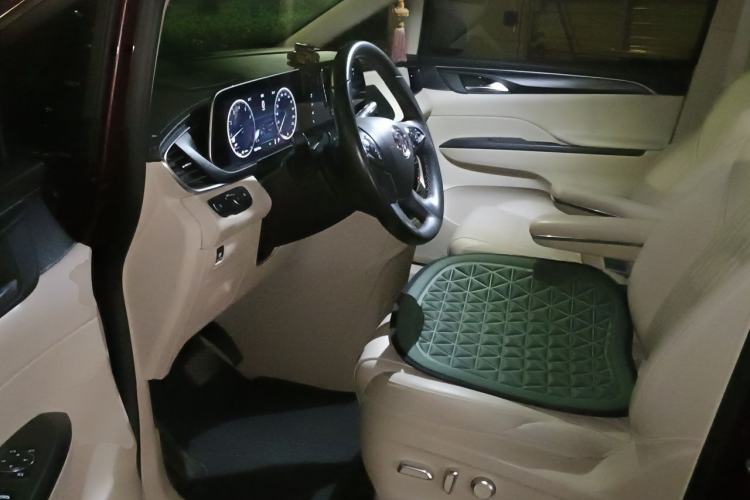 Used Buick GL8 2022 ES Land Cruiser 653T Luxury Model Driver Seat