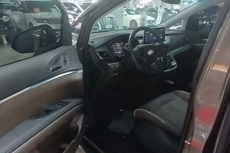 Used Buick GL8 2022 Land Cruiser Executive 652T Luxury Edition with Accessibility Features Driver Seat