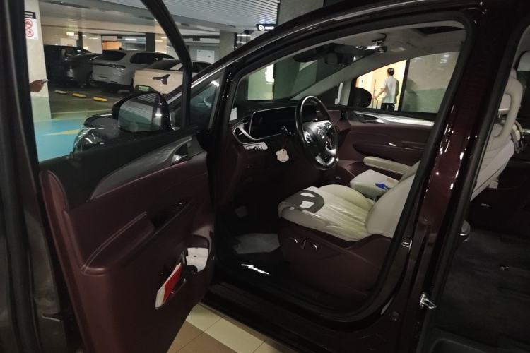 Used Buick GL8 2022 Avenir Aivia 7-Seater Deluxe Edition Driver Seat