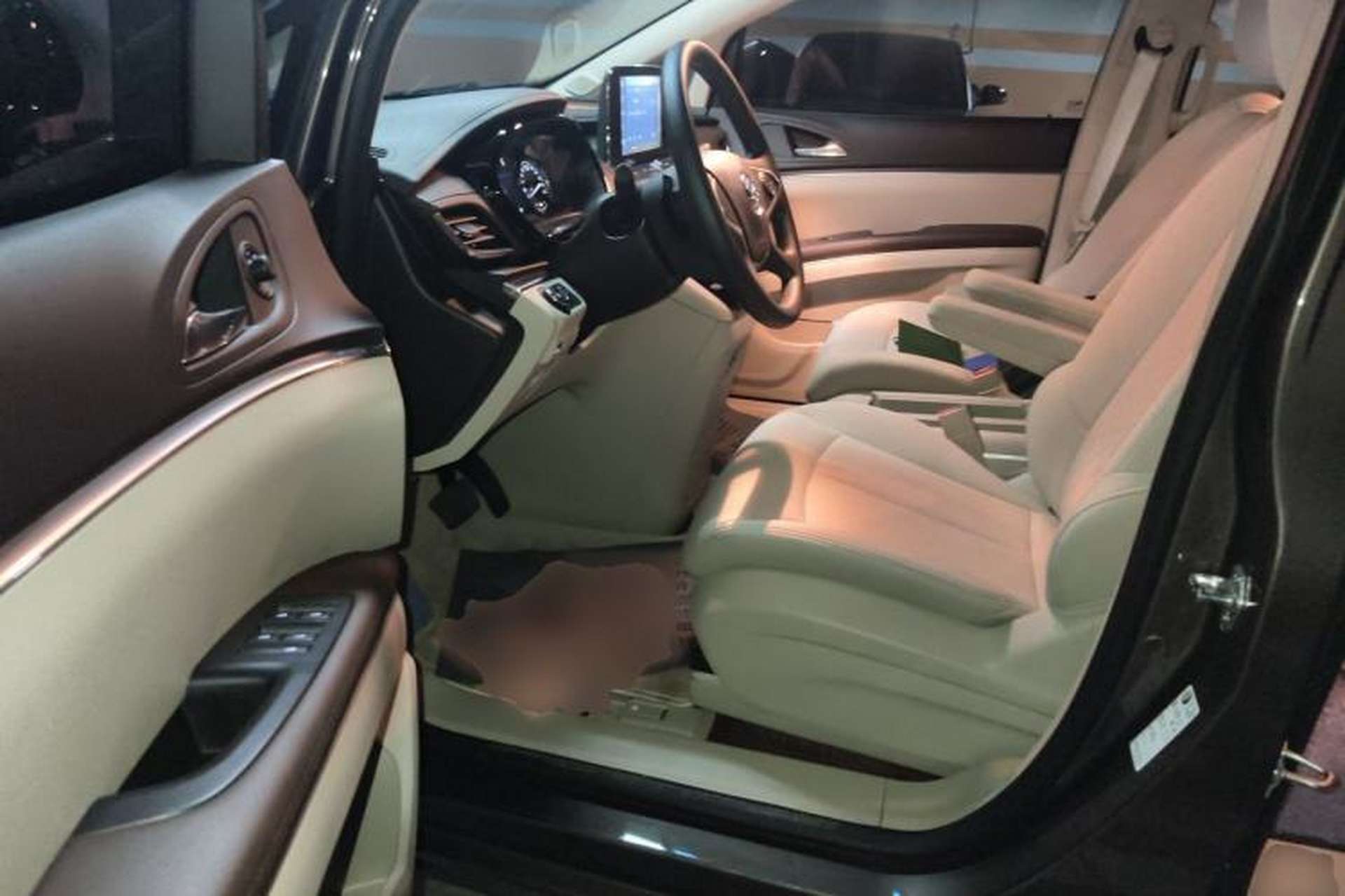 Used Buick GL8 2022 Land Cruiser Executive Class 652T Comfort Model Driver Seat