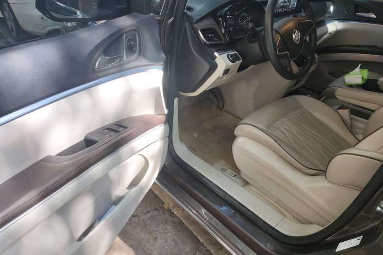 Used Buick GL8 2022 Land Cruiser Executive Class 652T Comfort Model Driver Seat