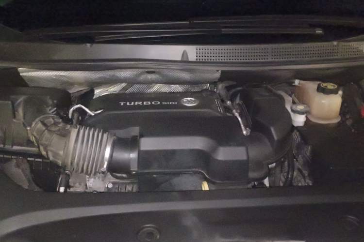 Used Buick GL8 2022 ES Land Cruiser 653T Luxury Model Engine Bay