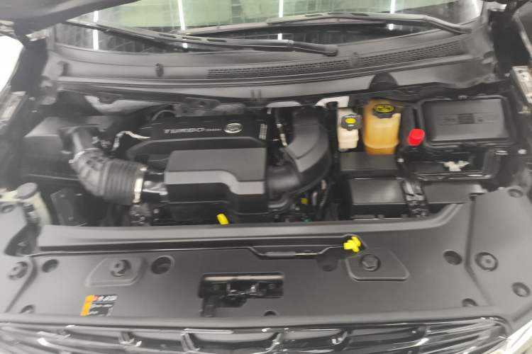 Used Buick GL8 2022 Land Cruiser Executive Class 652T Comfort Model Engine Bay