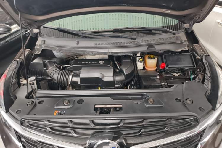 Used Buick GL8 2022 Land Cruiser Executive Class 652T Comfort Model Engine Bay