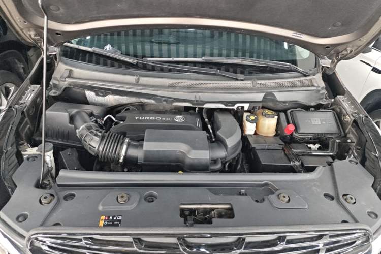 Used Buick GL8 2022 Land Executive Class 652T Prestige Model Engine Bay