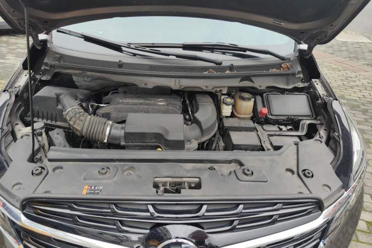 Used Buick GL8 2022 Land Business Class 652T Luxury Model Engine Bay