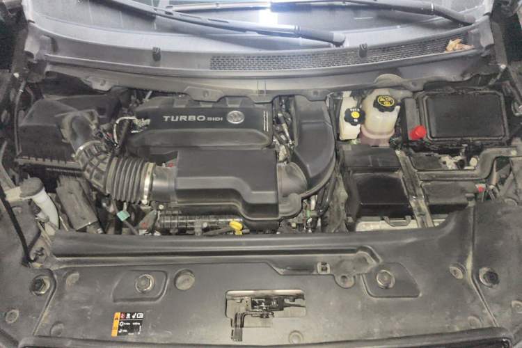 Used Buick GL8 2022 Land Cruiser Executive Class 652T Comfort Model Engine Bay