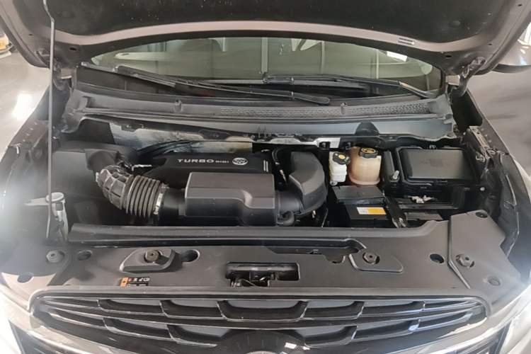 Used Buick GL8 2022 Land Cruiser Executive Class 652T Comfort Model Engine Bay