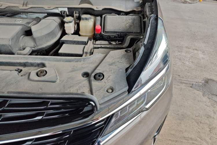 Used Buick GL8 2022 Land Business Class 652T Luxury Model Engine Bay Left