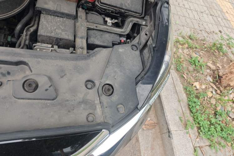 Used Buick GL8 2022 Land Cruiser Executive Class 652T Smart Luxury Model Engine Bay Left