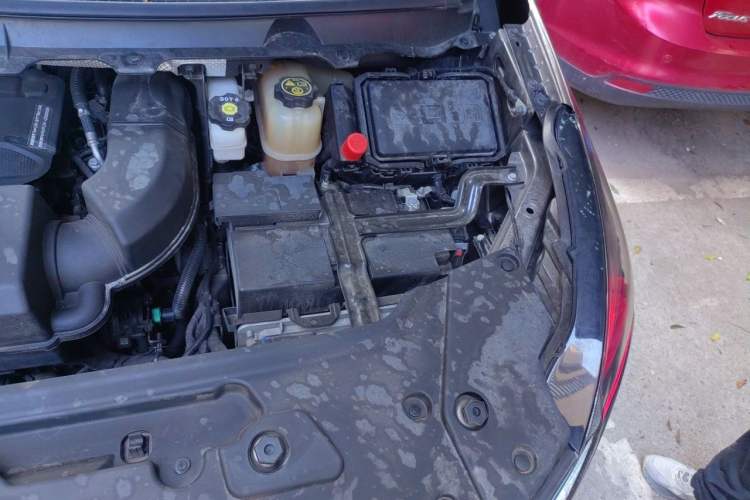 Used Buick GL8 2022 Land Business Class 652T Luxury Model Engine Bay Left