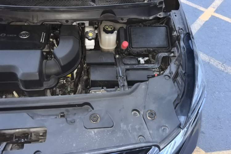 Used Buick GL8 2022 Land Business Class 652T Luxury Model Engine Bay Left