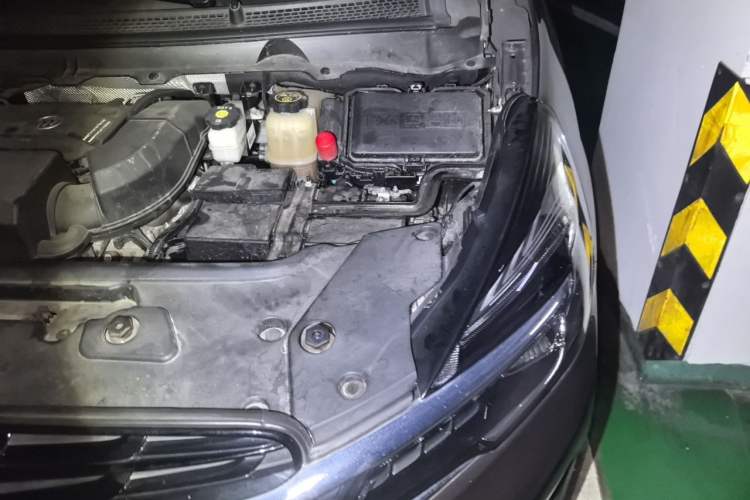 Used Buick GL8 2022 Land Business Class 652T Luxury Model Engine Bay Left