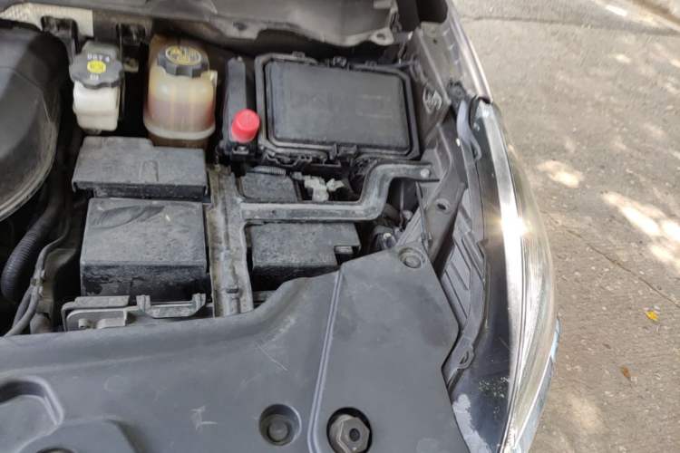 Used Buick GL8 2022 Land Cruiser Executive Class 652T Smart Luxury Model Engine Bay Left