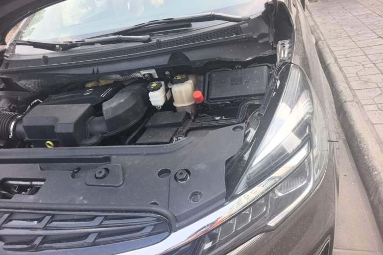 Used Buick GL8 2022 Land Business Class 652T Luxury Model Engine Bay Left