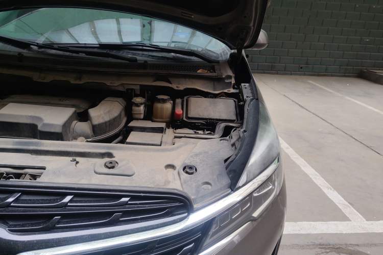 Used Buick GL8 2022 Land Business Class 652T Luxury Model Engine Bay Left