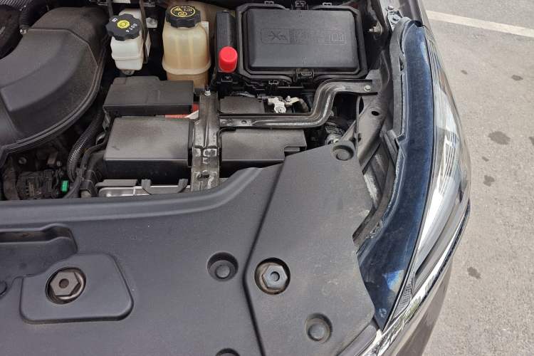 Used Buick GL8 2022 Land Business Class 652T Luxury Model Engine Bay Left