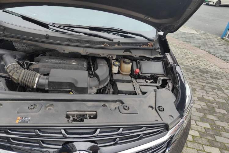 Used Buick GL8 2022 Land Business Class 652T Luxury Model Engine Bay Left