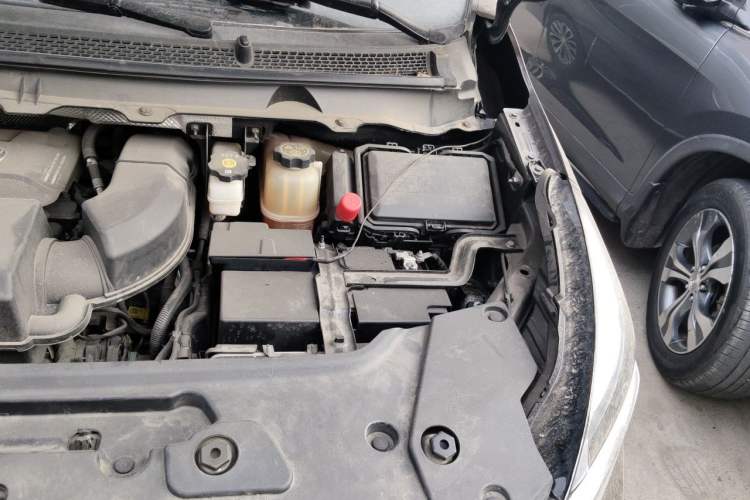 Used Buick GL8 2022 Land Business Class 652T Luxury Model Engine Bay Left