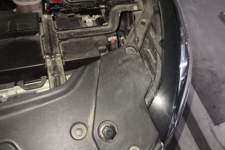 Used Buick GL8 2022 Land Cruiser Executive Class 652T Comfort Model Engine Bay Left