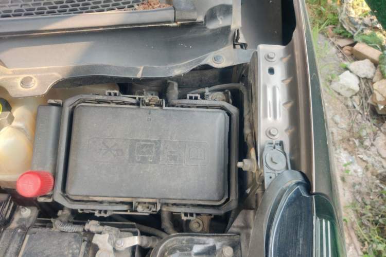 Used Buick GL8 2022 Land Cruiser Executive Class 652T Comfort Model Engine Bay Left