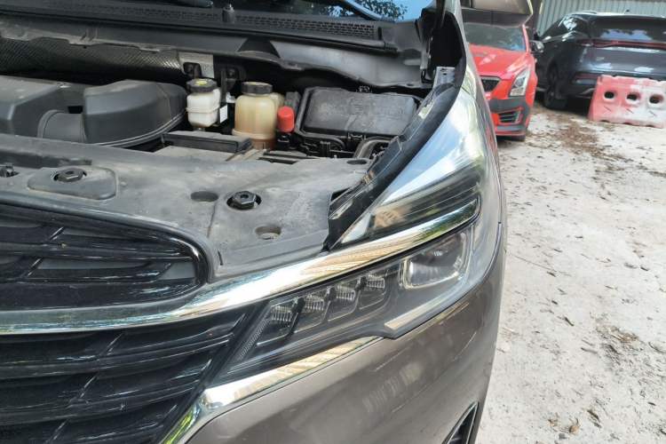 Used Buick GL8 2022 Land Business Class 652T Luxury Model Engine Bay Left