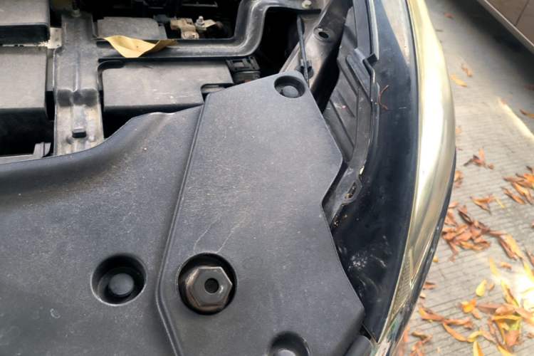 Used Buick GL8 2022 Land Cruiser Executive Class 652T Comfort Model Engine Bay Left