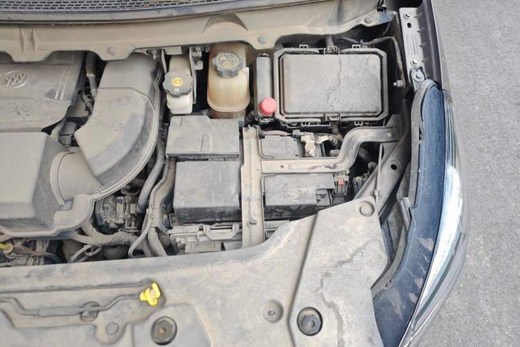 Used Buick GL8 2022 Land Business Class 652T Luxury Model Engine Bay Left
