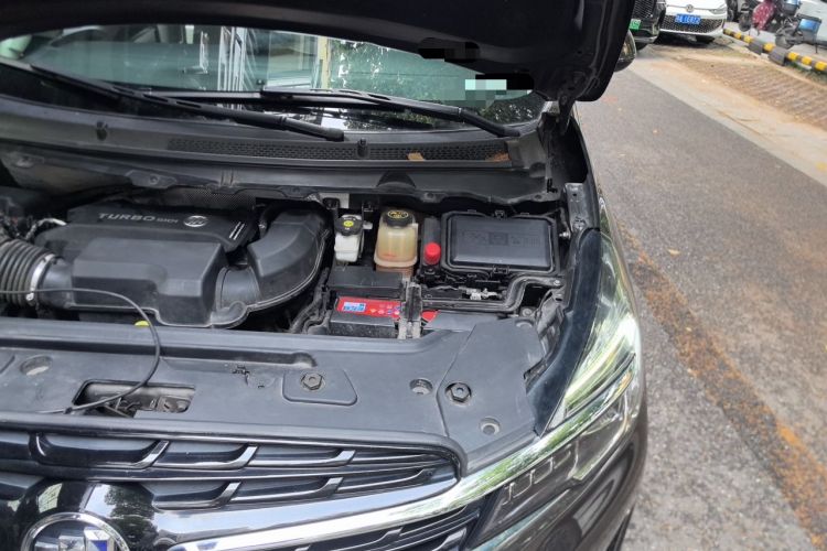 Used Buick GL8 2022 Land Cruiser Executive Class 652T Comfort Model Engine Bay Left
