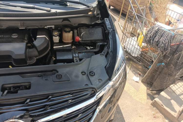 Used Buick GL8 2022 Land Business Class 652T Luxury Model Engine Bay Left
